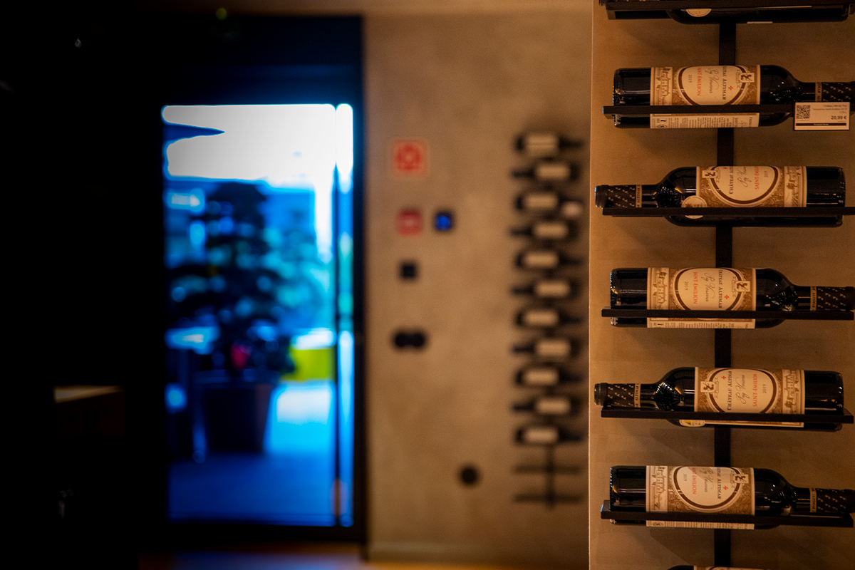AMISTAD WINE